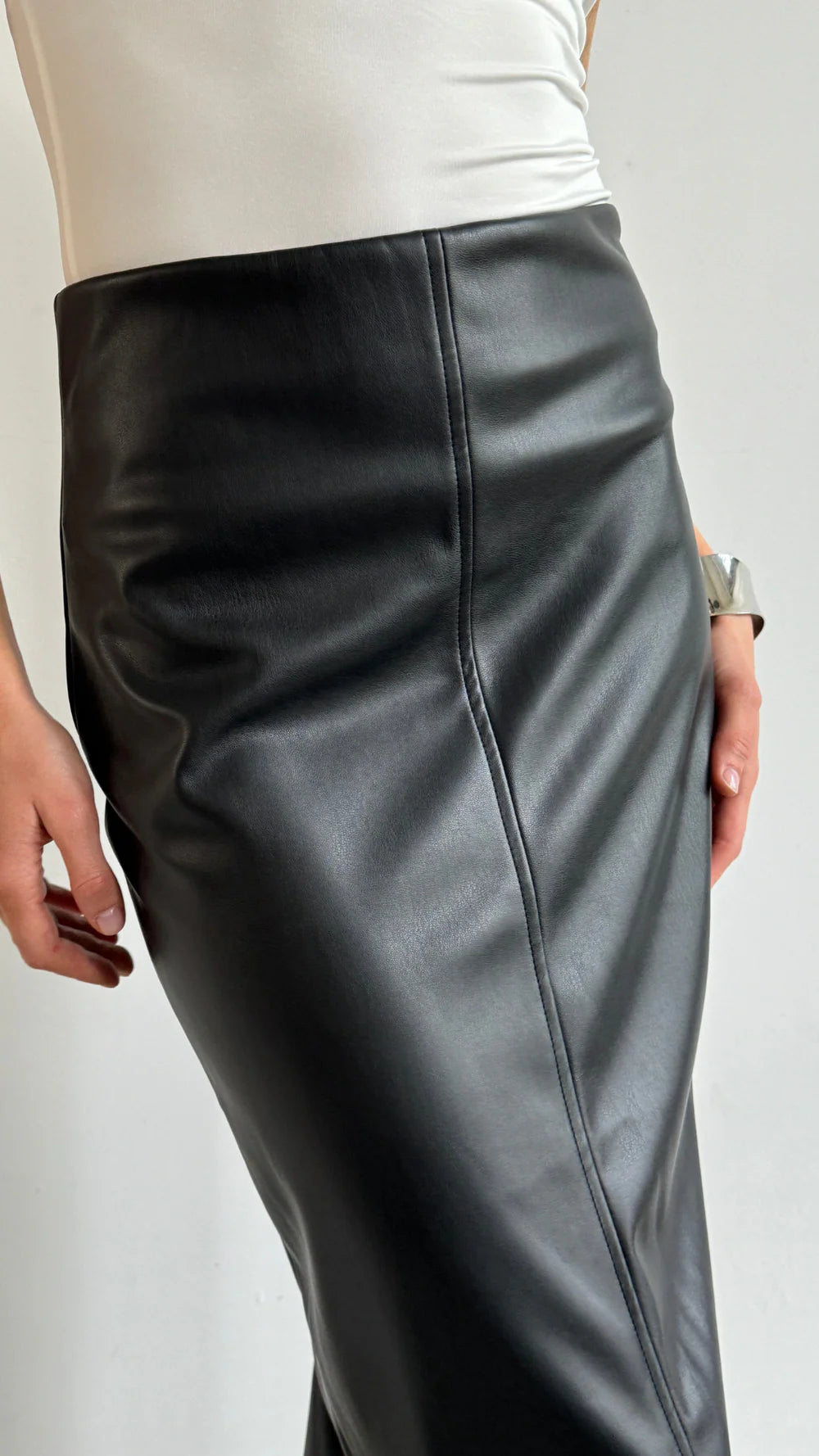 Riley Pencil Skirt - Black  Riley Pencil Skirt - Black - by Charli