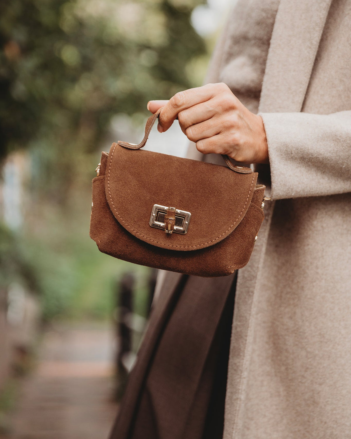 Bamboo Twist Clasp - Tan Suede