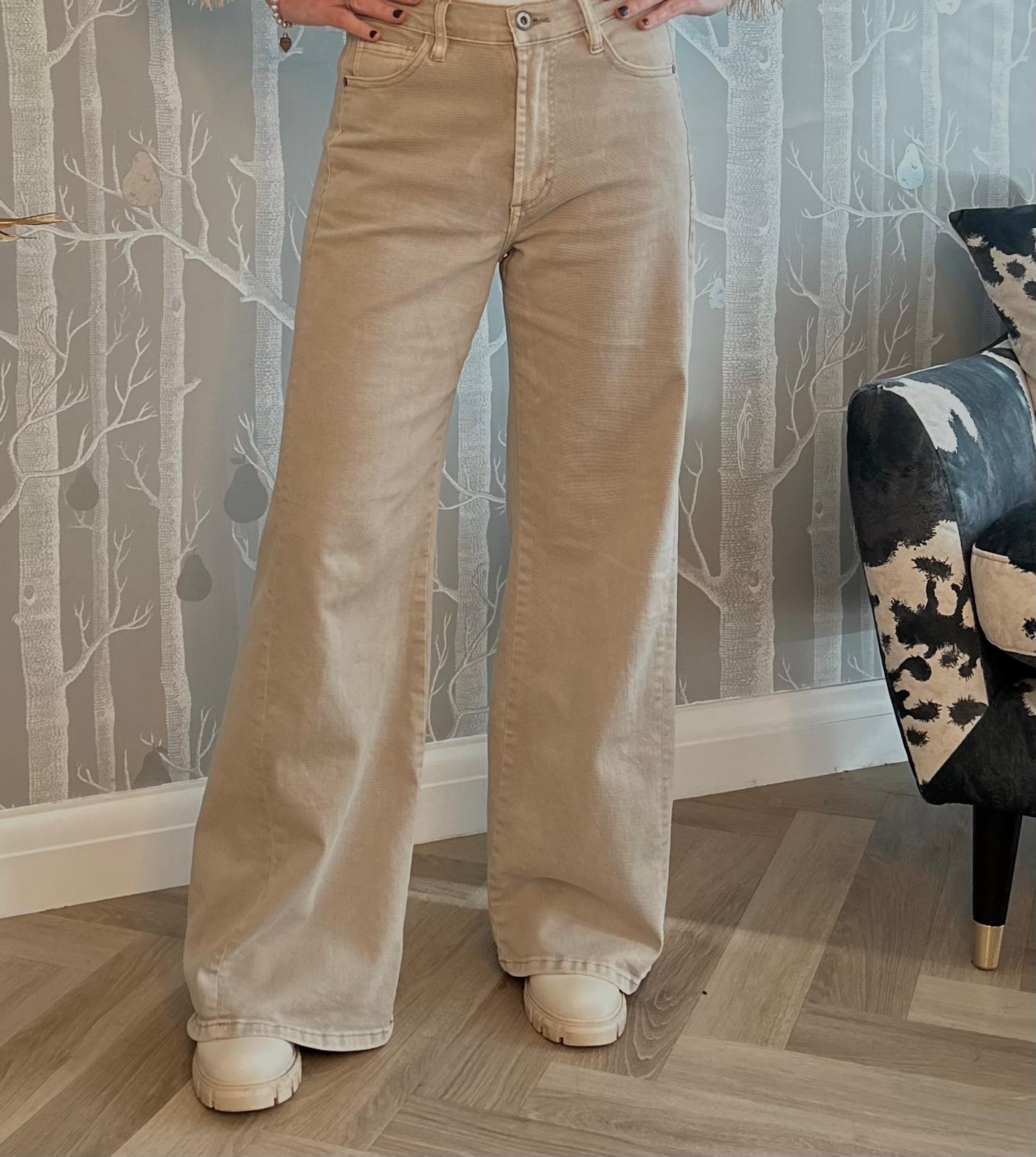 Soft Wide Leg Jeans - Beige